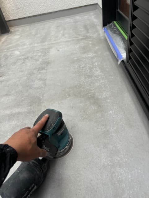 ベランダ研磨作業