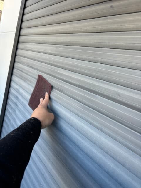 シャッター研磨作業